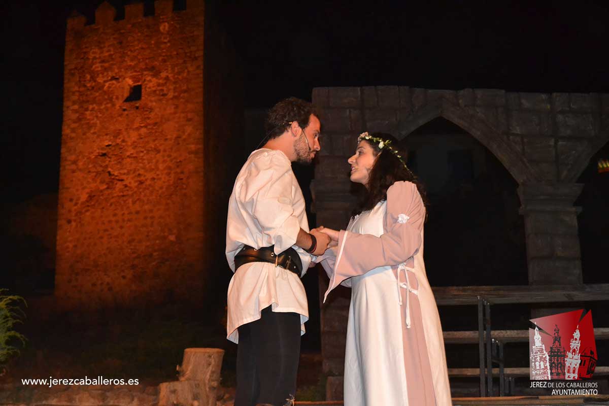Aplaudido estreno de 'El último templario de Xerez' en el marco del XIV Festival Templario que se celebra estos días en Jerez de los Caballeros