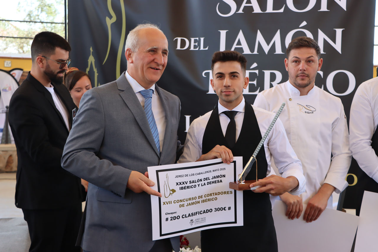 Esteban Rebolledo Herrera ganador cuchillo de plata