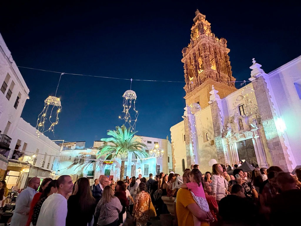 Gran ambiente en las calles de Jerez durante la IX Noche en Blanco